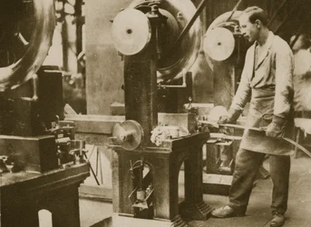 Fabrication de monnaie : découpe de bandes d